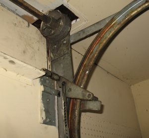 An image of installed top hinge straps.