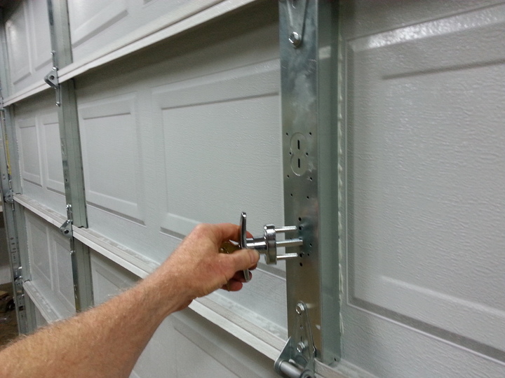An image showing how the garage door striker and latch align.