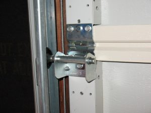 An end hinge on a Hormann garage door.