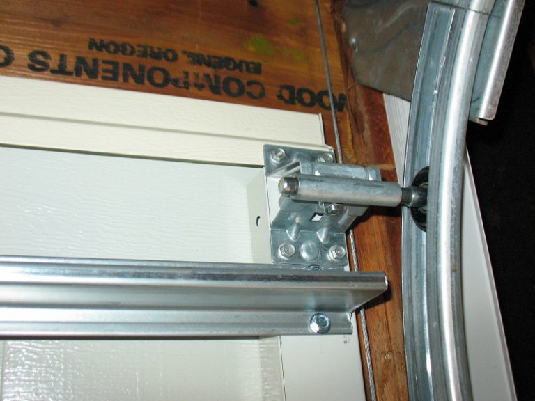 Minimalist Garage Door Graduated Hinges 