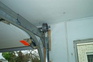 A view of a low headroom garage door drum on which a Liftmaster 8500 Opener would not work.