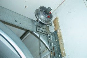 An image that shows a vertical cable on a garage door drum that may interfere with a Liftmaster 8500 Opener operating properly.