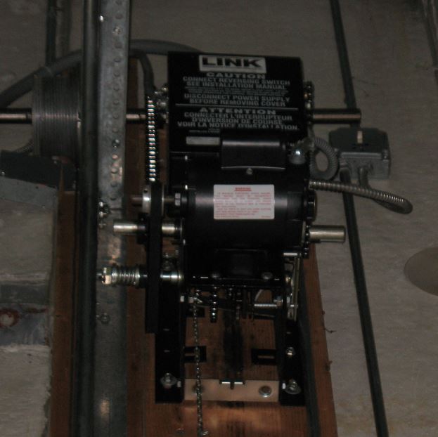 An image of a newer Black Link Jack Shaft Operator.