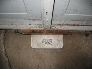 How to Weigh a Garage Door